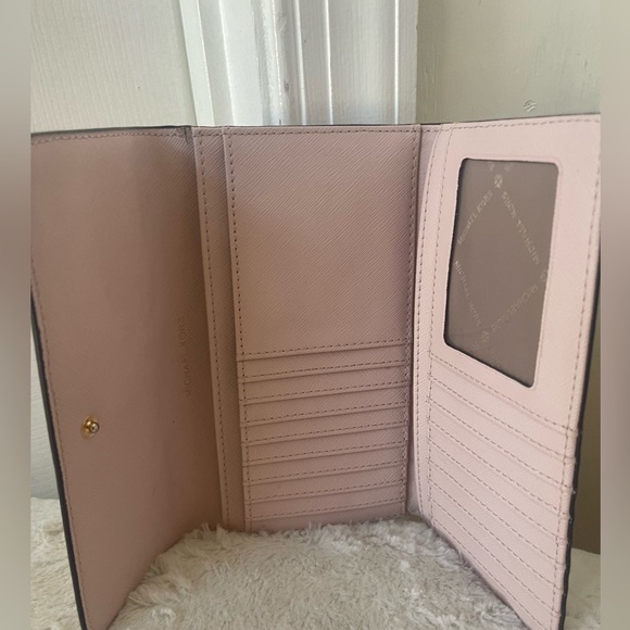 Michael Kors Pink Saffiano Leather Wallet EUC - Picture 5 of 11